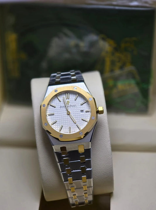 Women quartz Watch with Timeless Design