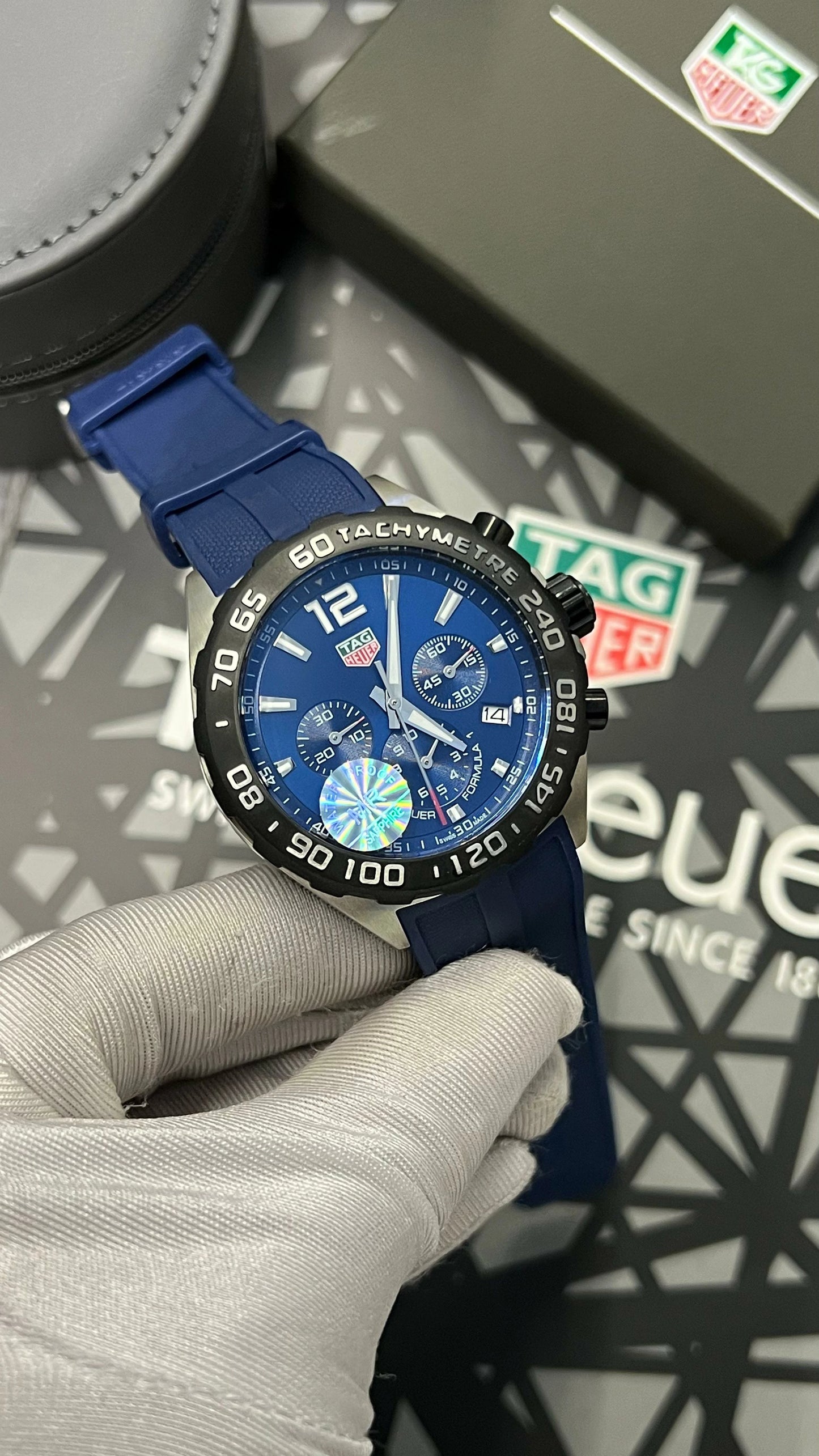 Men’s Modern Round Dial Watch