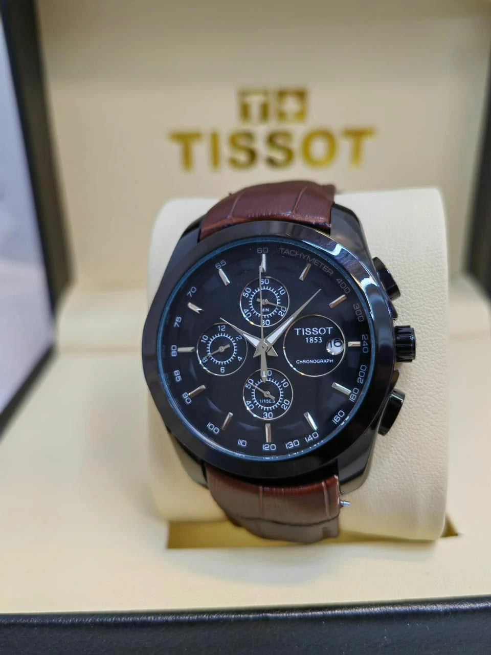 Elegant Dial Men’s Quartz Timepiece