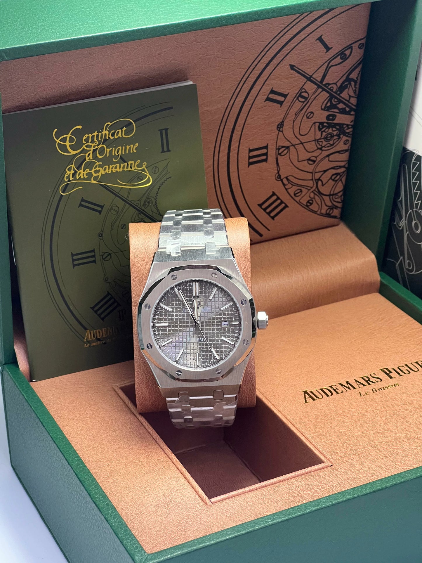 Men’s Automatic Watch with Timeless Design