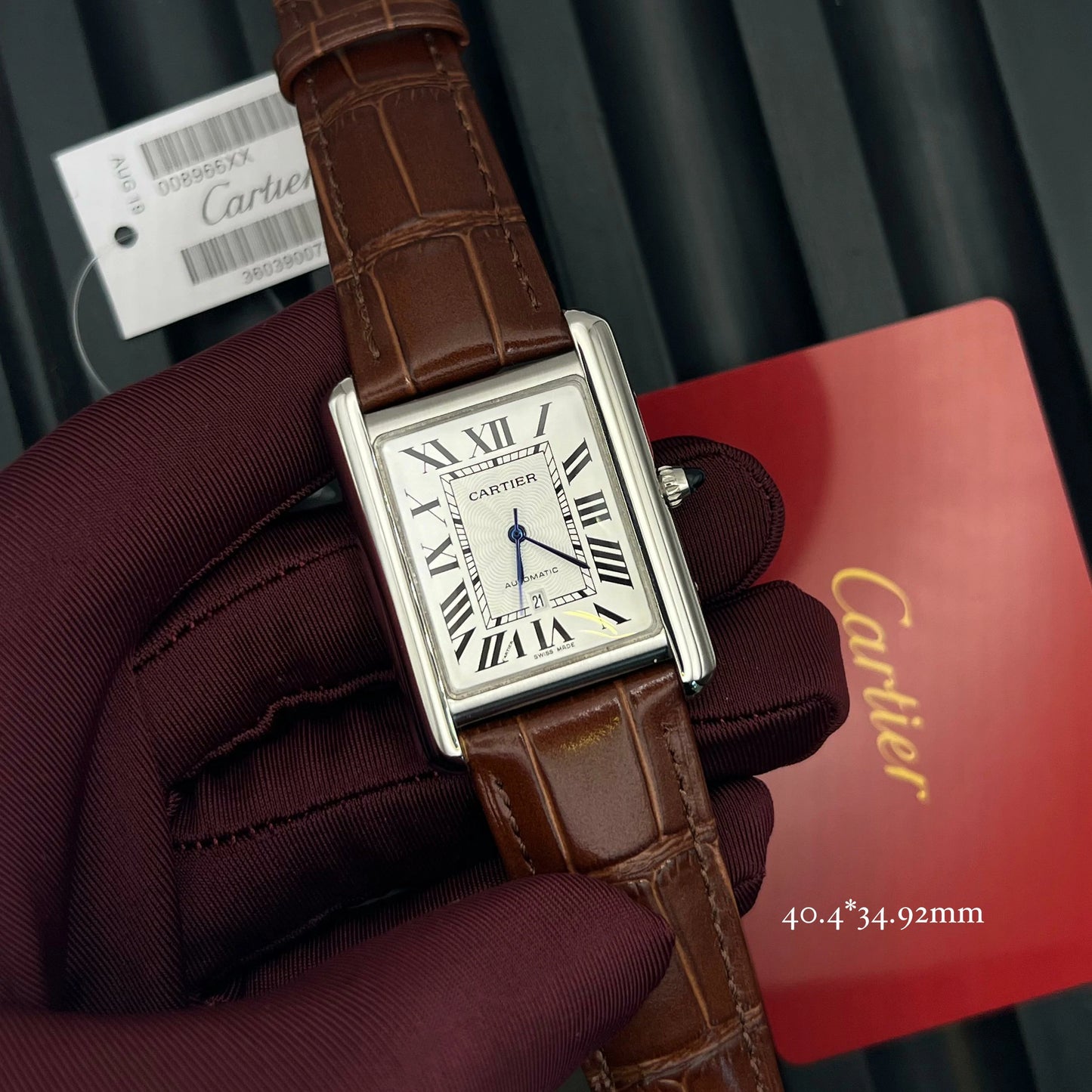 Classic Men’s Leather Strap Watch