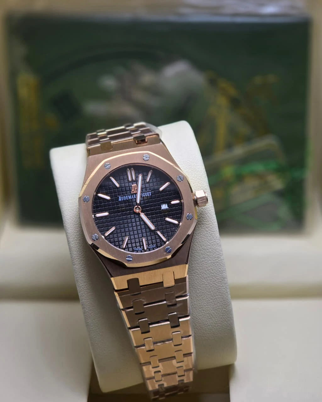 Women quartz Watch with Timeless Design