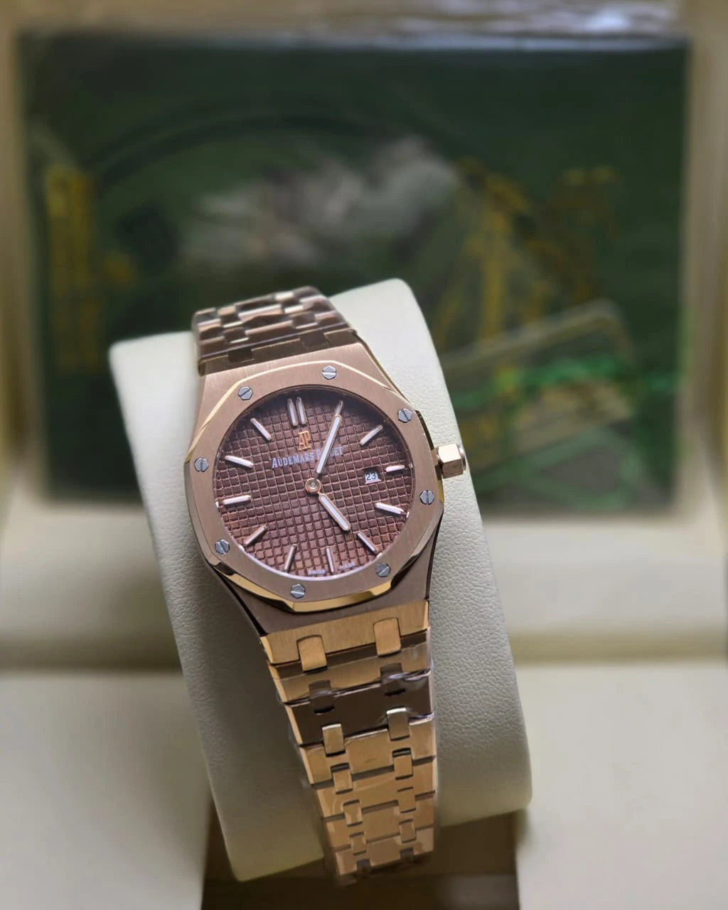 Women quartz Watch with Timeless Design