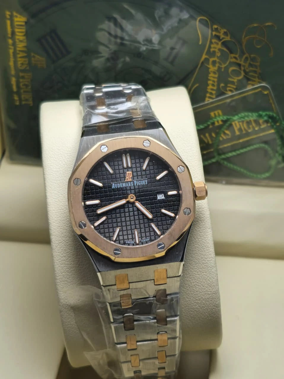 Women quartz Watch with Timeless Design