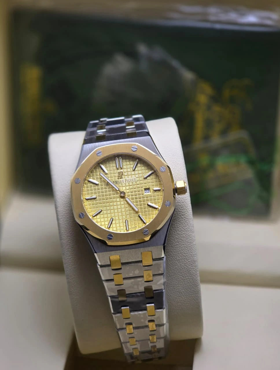 Women quartz Watch with Timeless Design