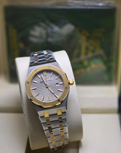 Women quartz Watch with Timeless Design