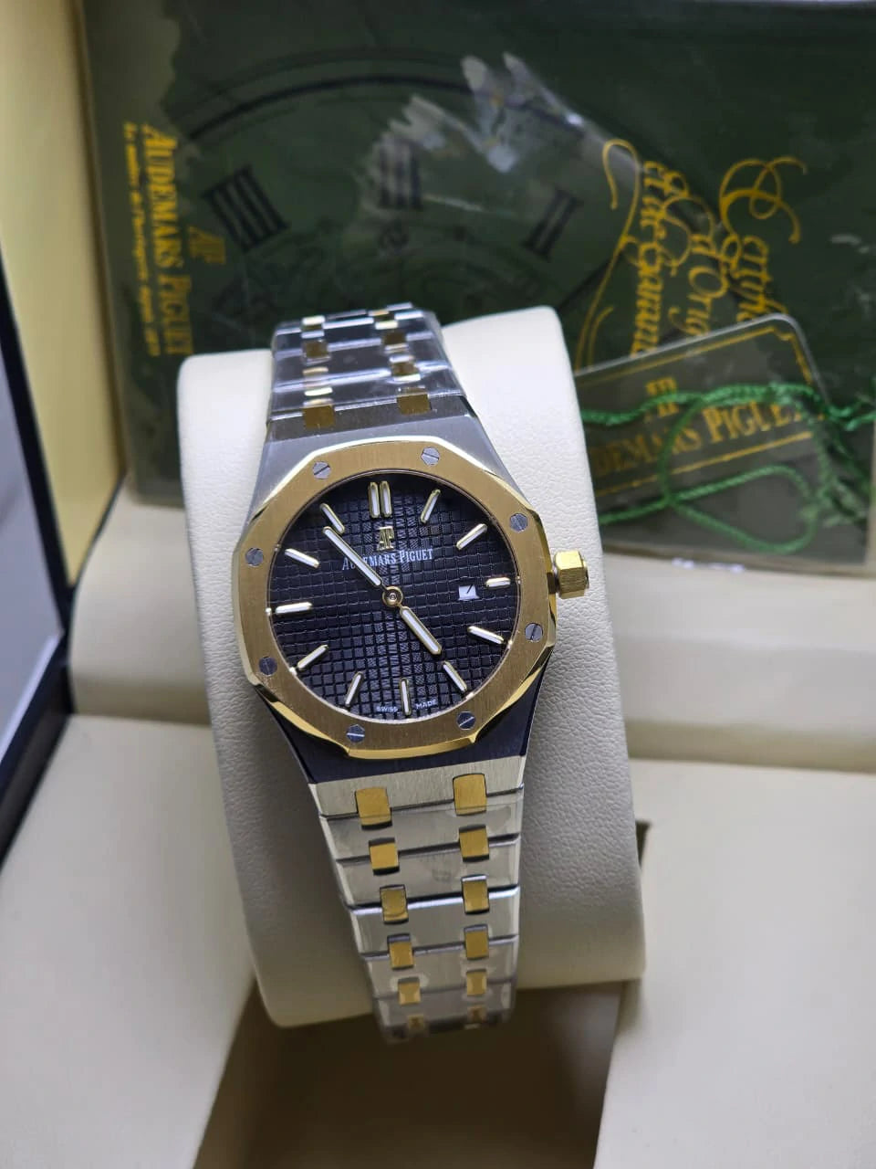 Women quartz Watch with Timeless Design