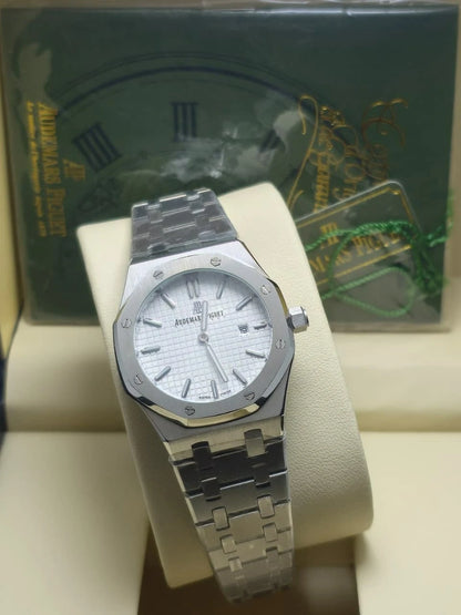 Women quartz Watch with Timeless Design