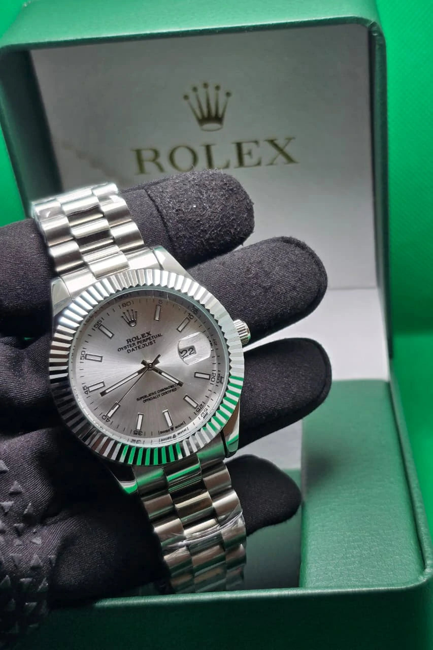 Round Dial quartz timepiece Watch for Men